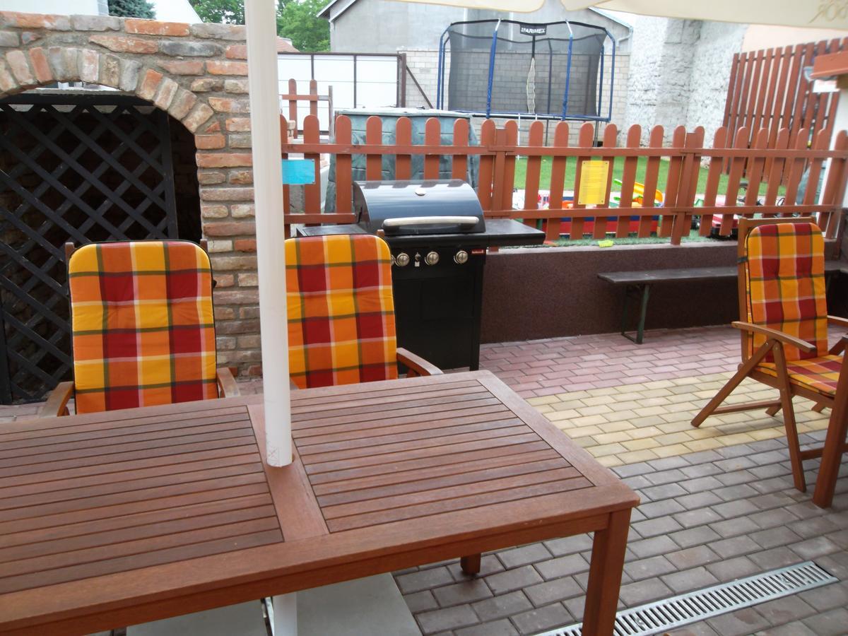 Ubytovani U Maminky Guest House Lednice Exterior foto