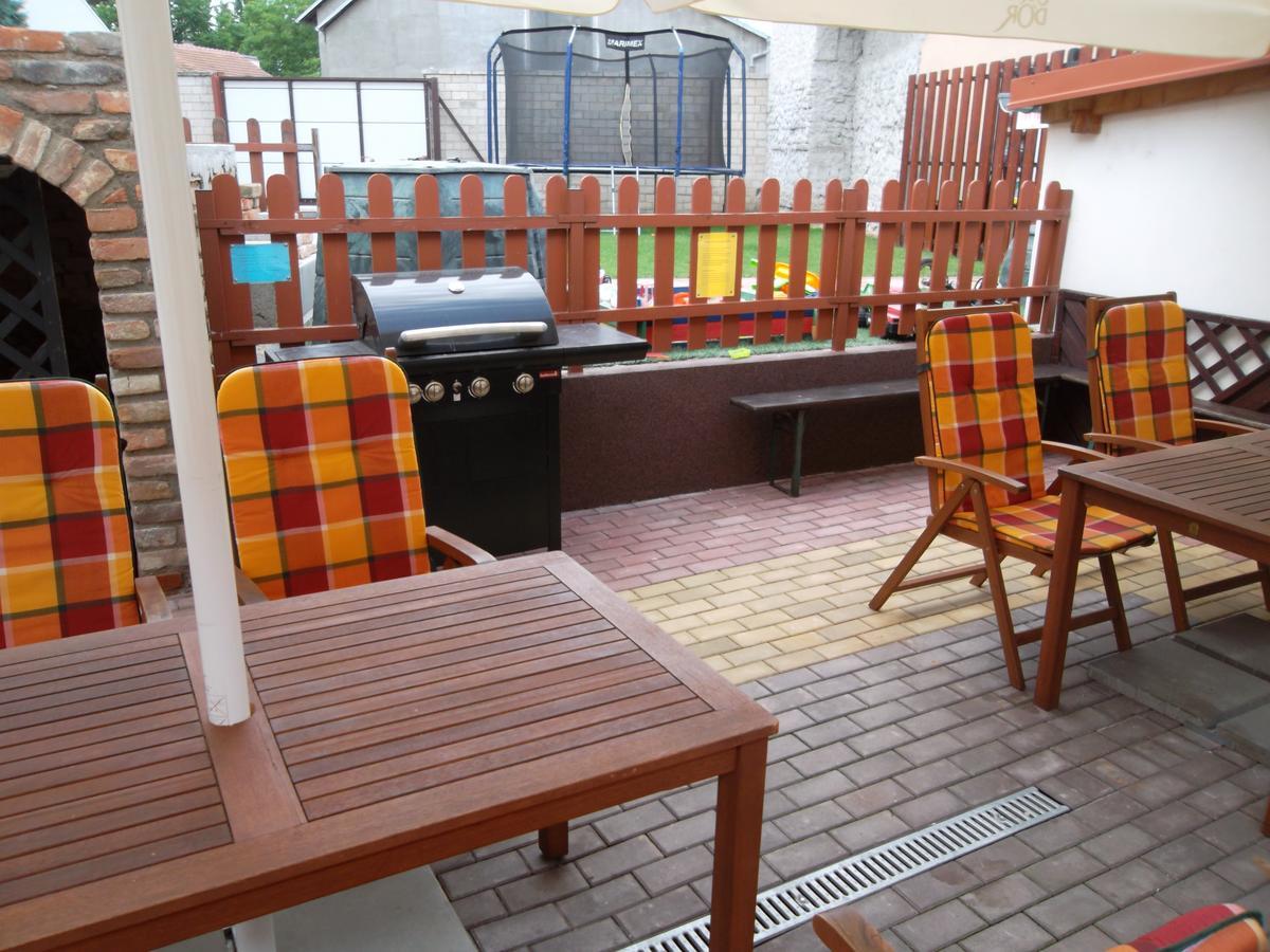Ubytovani U Maminky Guest House Lednice Exterior foto