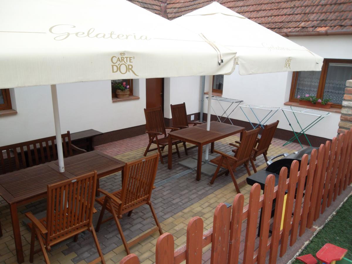 Ubytovani U Maminky Guest House Lednice Exterior foto